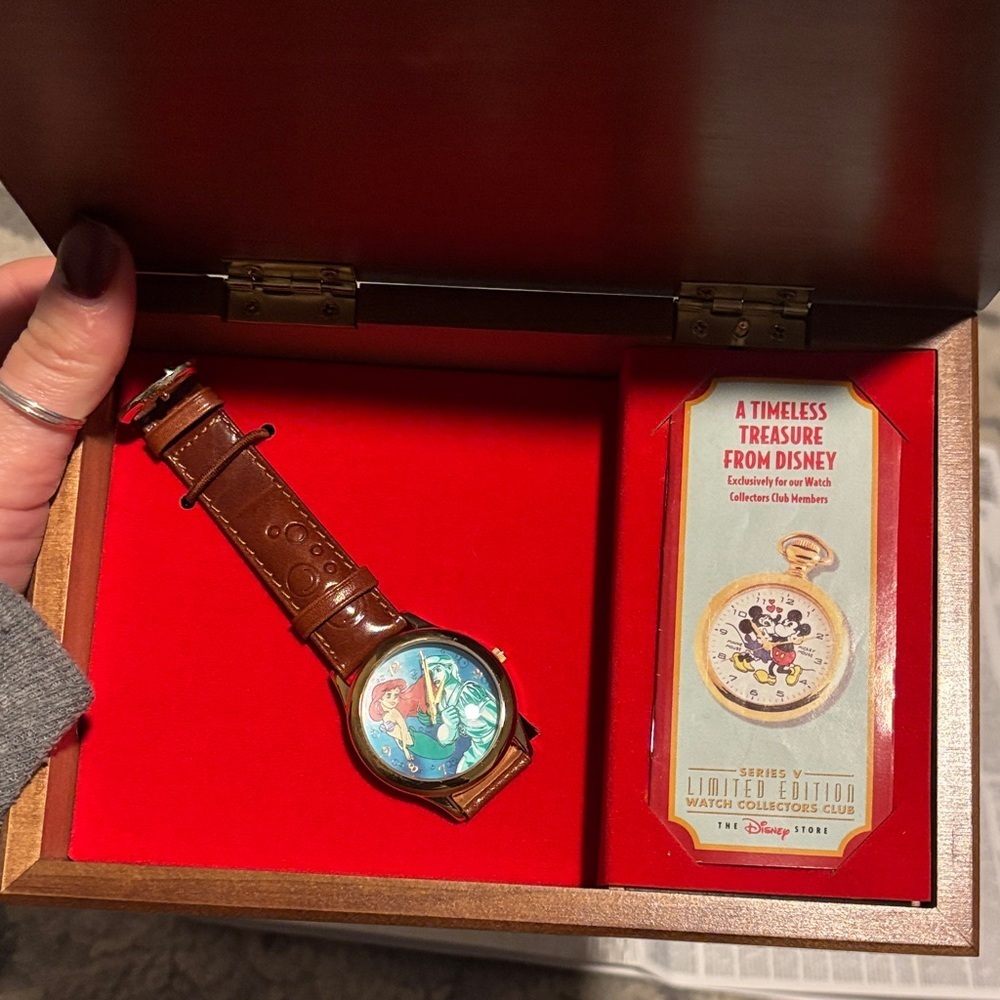 Disney Ariel and Prince Eric Wooden box/watch  - Blue and White - Picture 2 of 5
